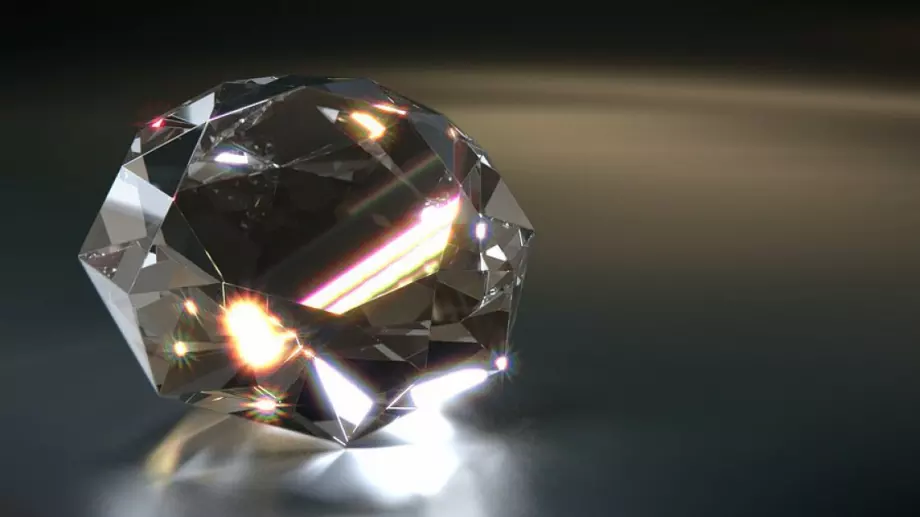 Индийски фермер изкопа 13-каратов диамант и стана милионер за една нощ