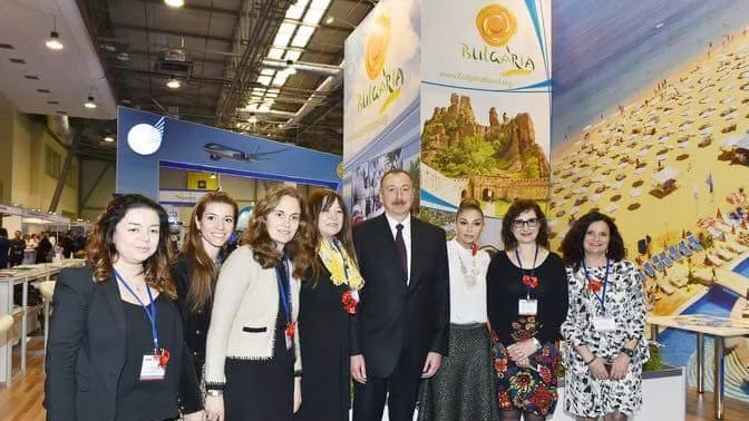 Президентът на Азербайджан посети българския туристически щанд в Баку