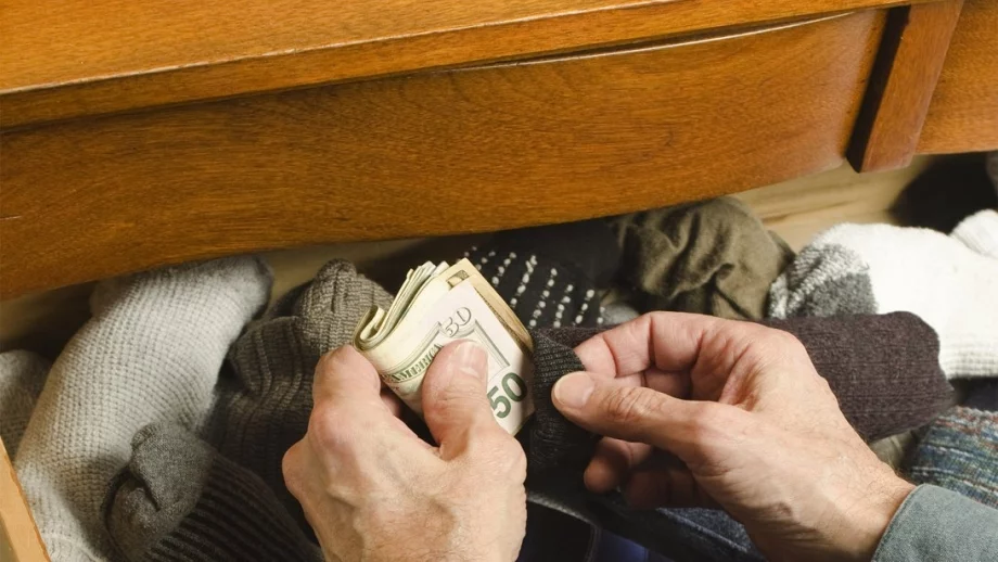 14-те най-добри места за криене на пари вкъщи 