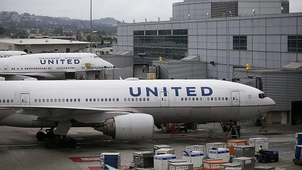 Ужасяващо отношение на авиокомпания към пътник породи вълна от възмущение (Видео)