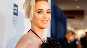 Кейти Пери си отряза косата (снимка)