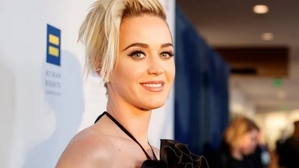 Кейти Пери си отряза косата (снимка)