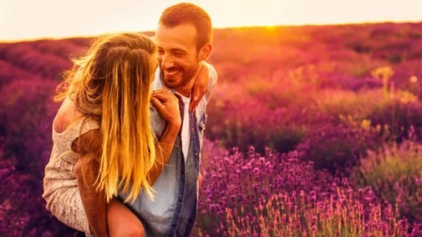 2 зодии ще се ВЛЮБЯТ в хороскопа за 12 април 