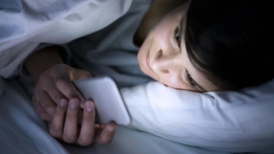 Използването на телефона преди лягане вреди на здравето ви 