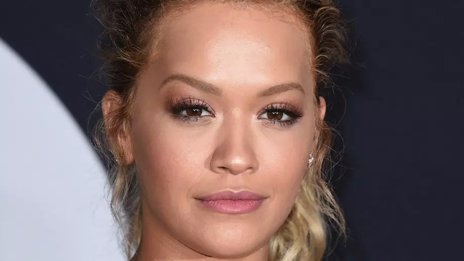 Рита Ора не може да напусне България