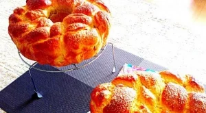 Сочни козунаци със заквасена сметана