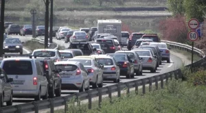 Над 300 000 автомобила напускат София за празниците 
