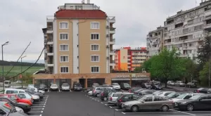  {{ otherArticle[0].article.title }} 