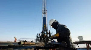 Цените на петрола се повлияха от по-слабия китайски внос на суровината