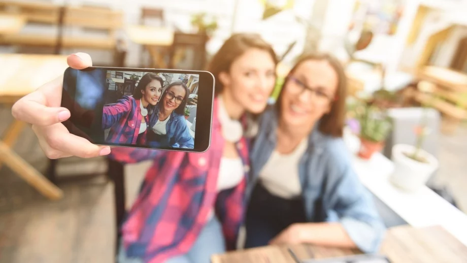 Колко снимки се правят в целия свят на година?