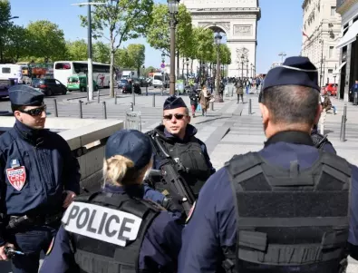 Задържаха и втори човек след нападението в Париж