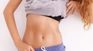 5 упражнения за плосък корем със стол