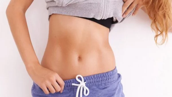 5 упражнения за плосък корем със стол