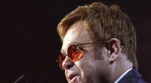 Елтън Джон отложи концерти заради сватбата на принц Хари