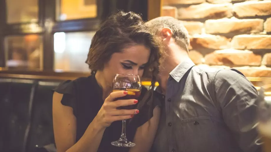 Виц за днес: Мъж сваля жена