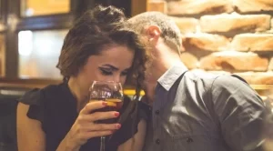 Как флиртуват зодиите след няколко питиета