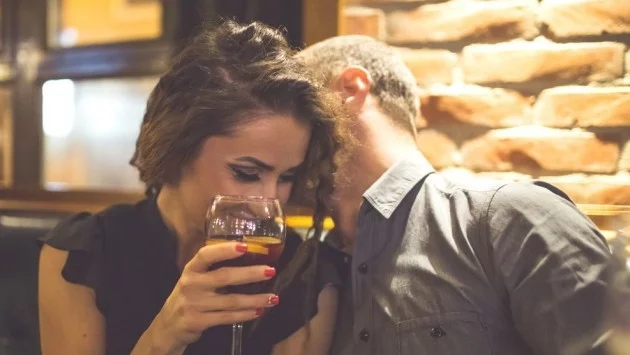 Как флиртуват зодиите след няколко питиета