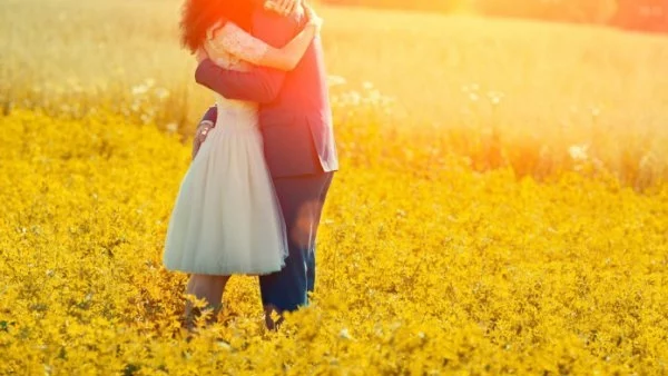 ЛЮБОВ за 6 зодии в месечния хороскоп за МАЙ