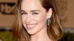 Емилия Кларк стана Денерис и в реалния живот (снимка)