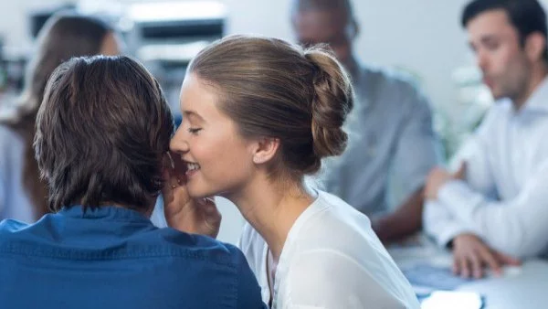 Как да извлечем полза от офисните клюки