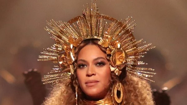 Бионсе дава стипендии