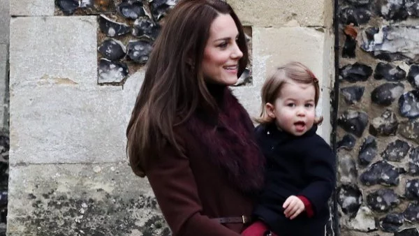 Принцеса Шарлот навърши 2 годинки (снимка)