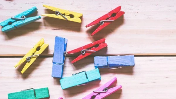 Поставете щипка за пране върху ухото си. Ефектът ще ви изненада