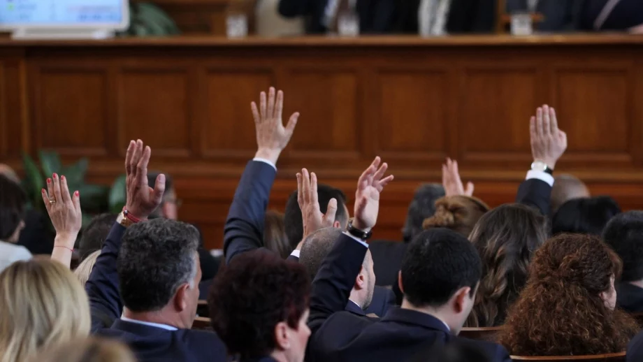 Депутатите направили допълнителни разходи в размер на близо 2,2 млн. лв.