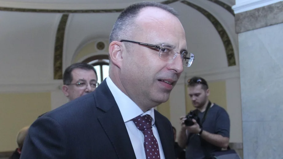 Порожанов: Ще има ръст на заплатите в Агенция за борба с градушките