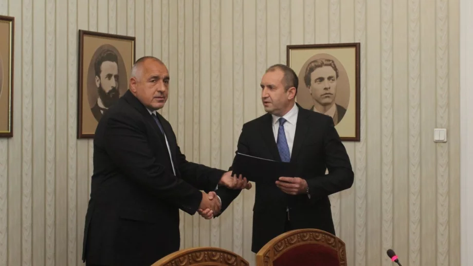 Борисов прие поканата на Радев за среща