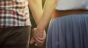 Какво издава за връзката ви начинът, по който се държите за ръце