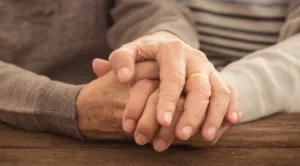 Болни от коронавирус празнуваха златна сватба в болницата (СНИМКИ)