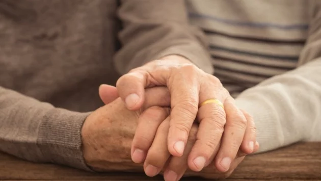 Болни от коронавирус празнуваха златна сватба в болницата (СНИМКИ)