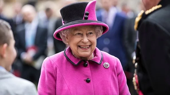 Ето защо кралица Елизабет II се облича в ярки цветове