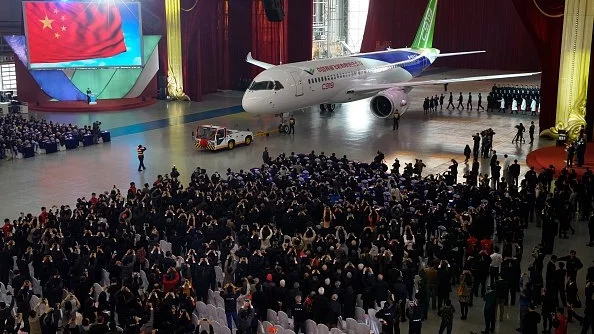 Първият китайски пътнически самолет направи своя дебют