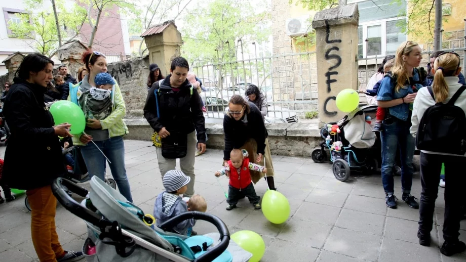 Подоходният критерий за детските надбавки се повишава до 450 лв