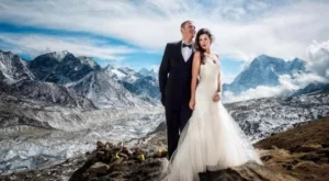 Да сключиш брак на Еверест и да получиш най-уникалните сватбени снимки
