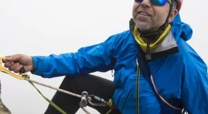 Алпинистът Боян Петров засне атрактивна фотосесия с очила