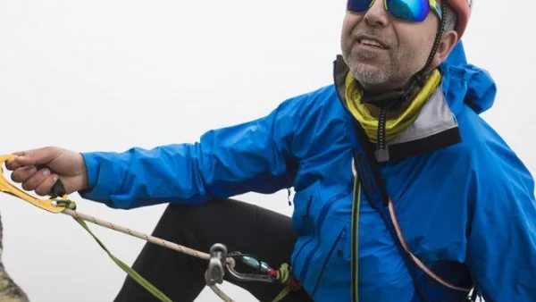 Алпинистът Боян Петров засне атрактивна фотосесия с очила