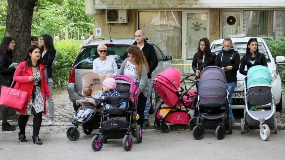 КНСБ: Правата на бременните и майките са защитени от Конституцията