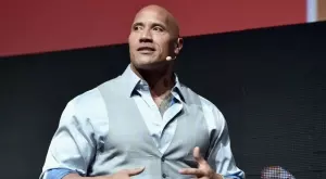 Дуейн Джонсън поиска Музеят на восъчните фигури в Париж да промени скулптурата му (ВИДЕО)