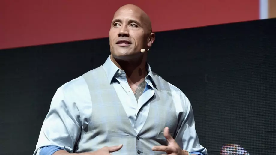 Дуейн Джонсън поиска Музеят на восъчните фигури в Париж да промени скулптурата му (ВИДЕО)