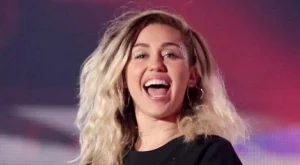 Майли Сайръс благодари на годеника си в песен