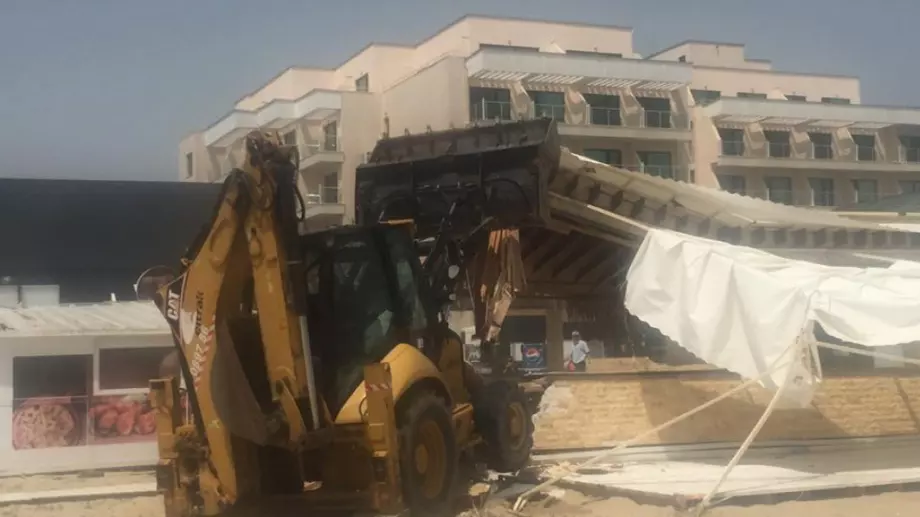 ДНСК ще бута незаконни постройки в курортите