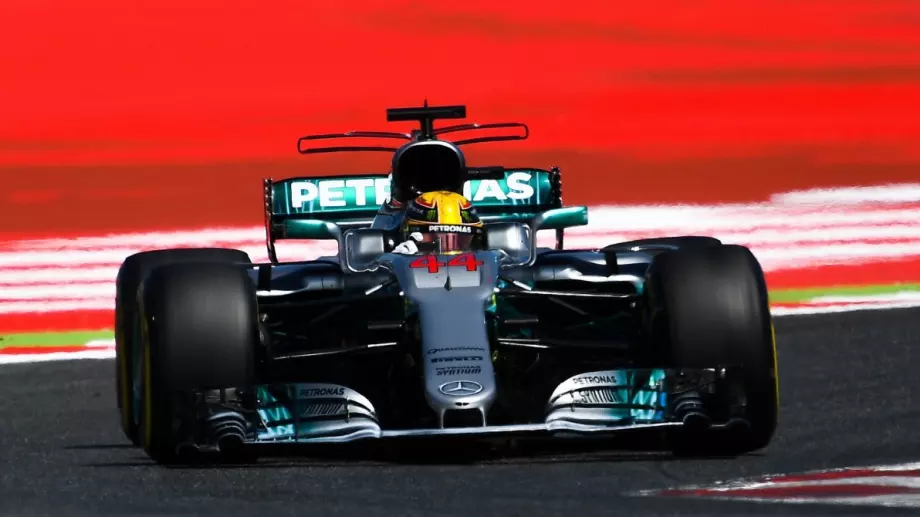 Директорът на Formula 1: Никога няма да заменим бензиновия двигател с електрически