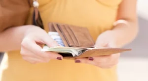 Всеки четвърти българин получава под 1000 лева заплата