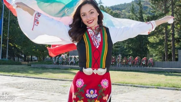 Фото проект показва красотата на българката