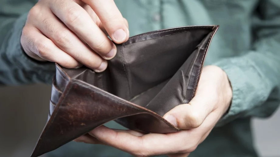 Трябва ли минималната заплата да отпадне?