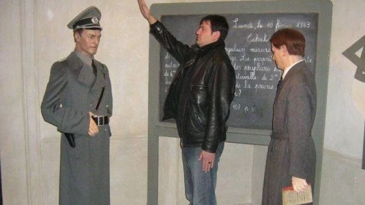 Снимка с нацистки поздрав доведе до оставката на зам.-министър