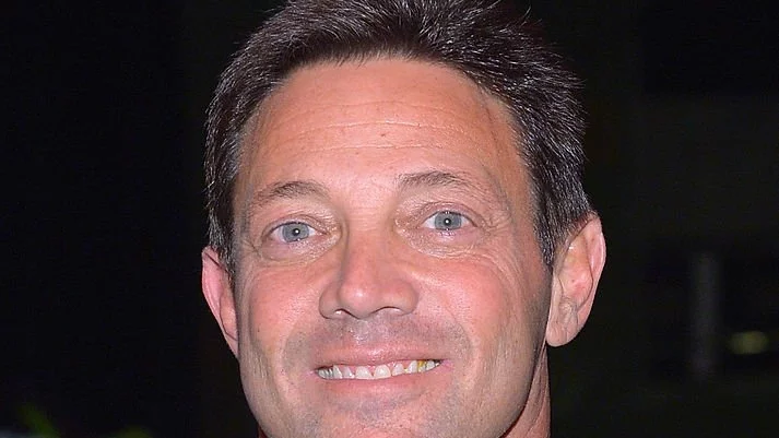 Истинският "вълк от Уолстрийт" живее в лукс, макар че дължи милиони